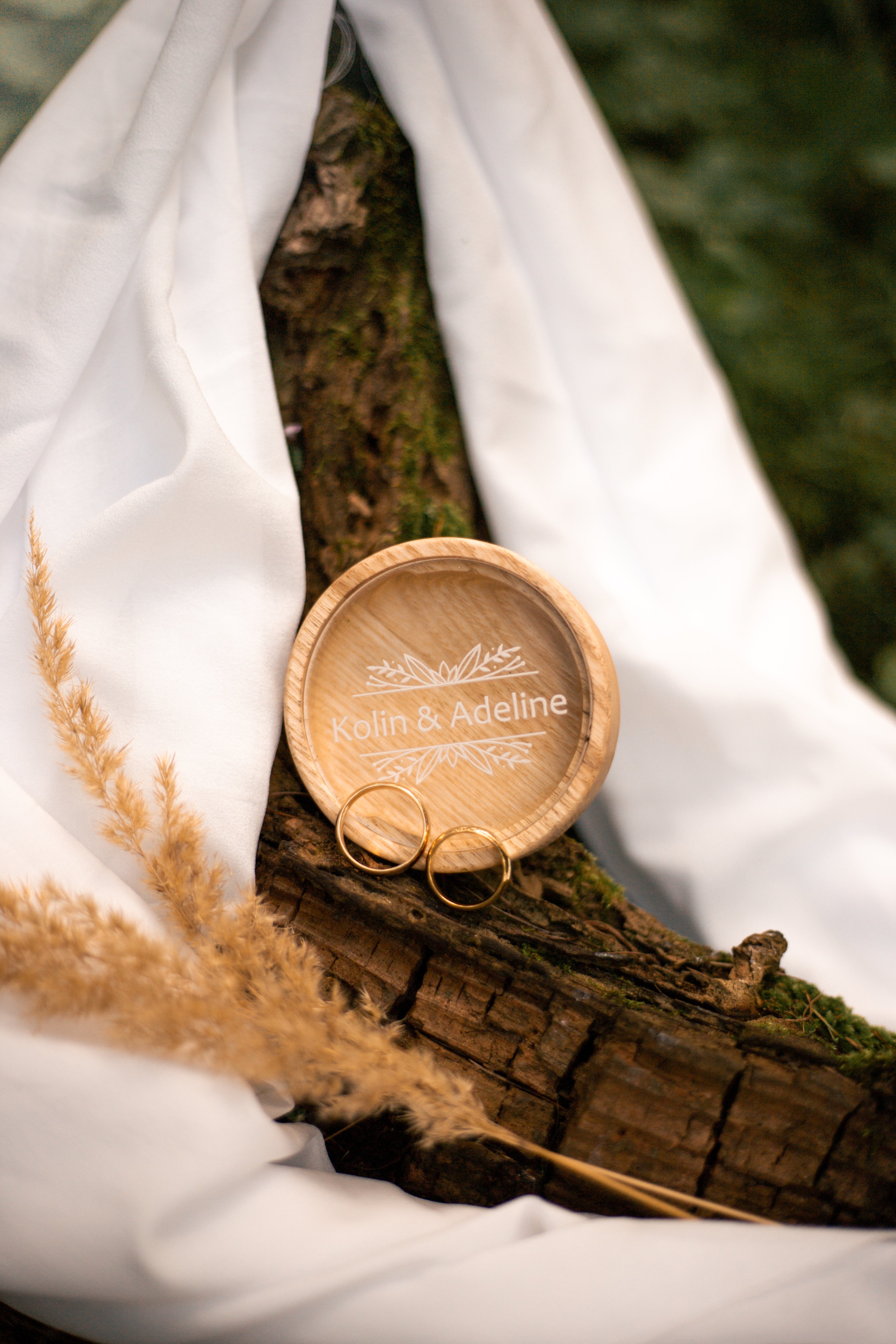 Round ring bearer box with botanical acrylic lid top view

